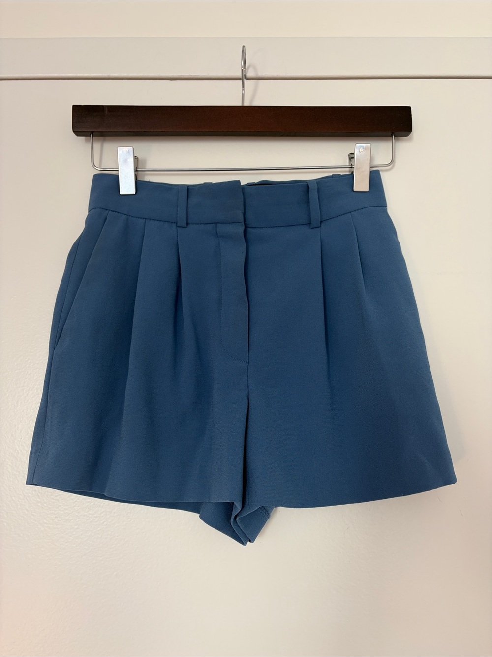 Aritzia Babaton High-Waist Pleated Shorts - Slate Blue